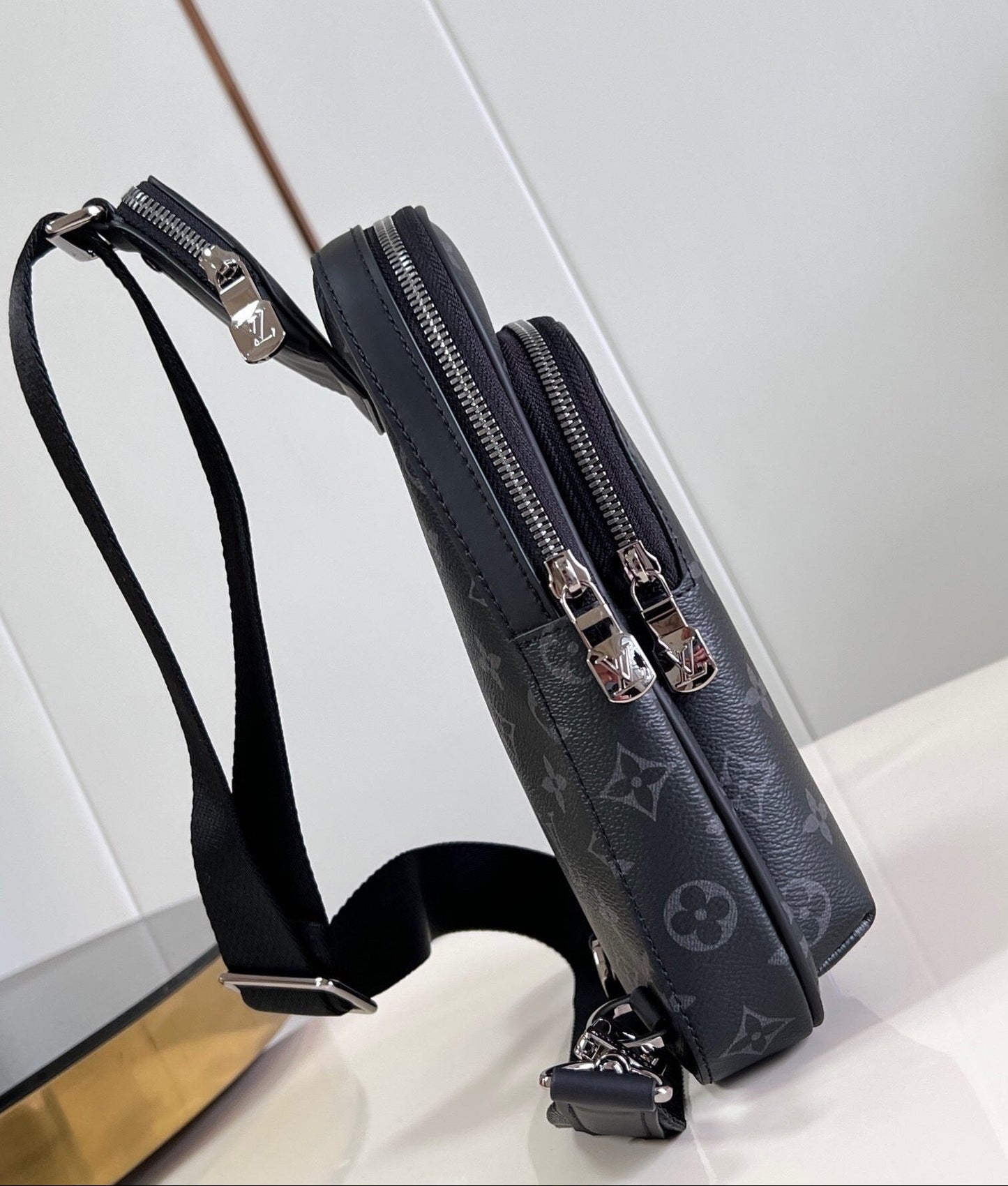 LV Avenue PM Slingbag