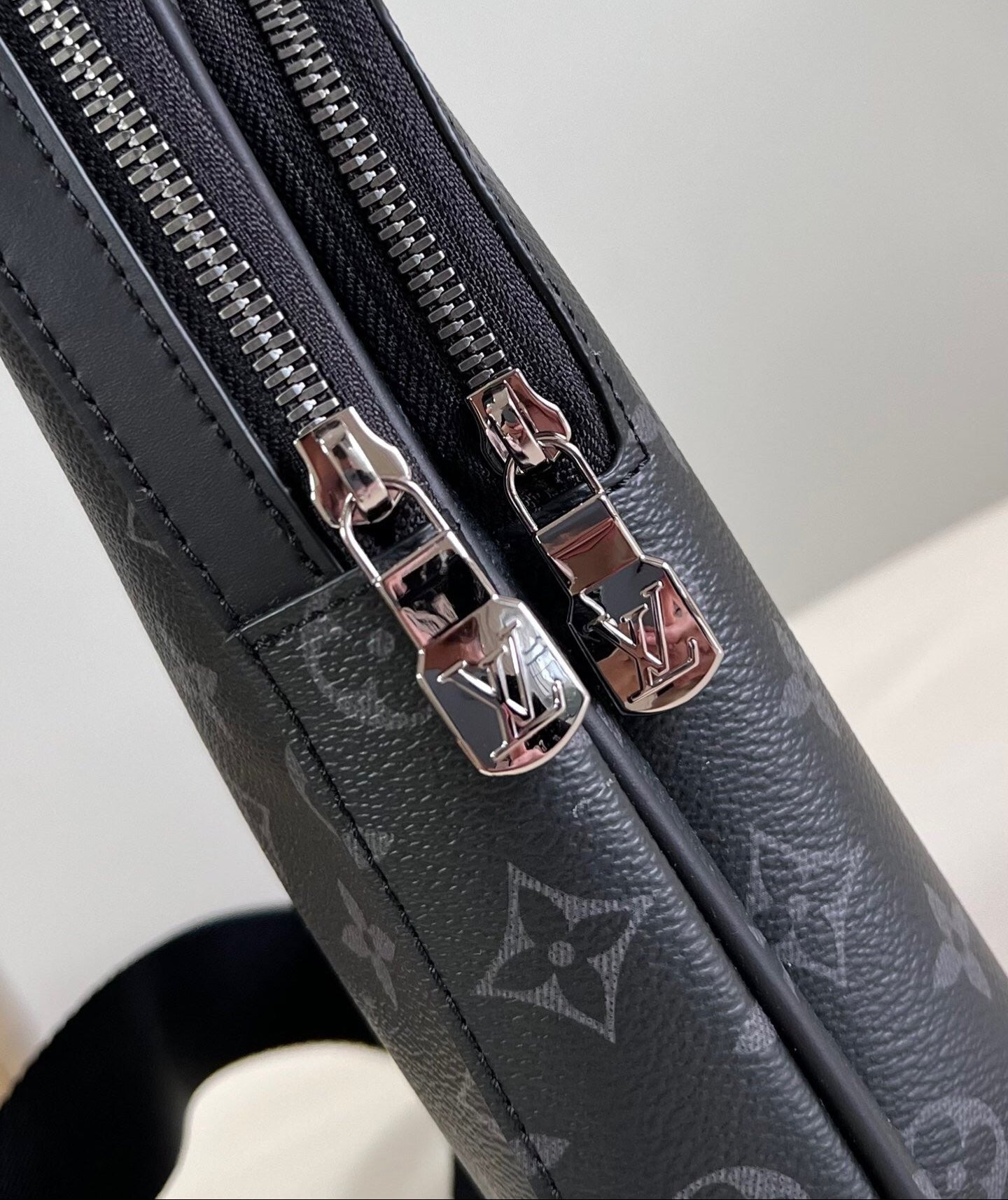 LV Avenue PM Slingbag