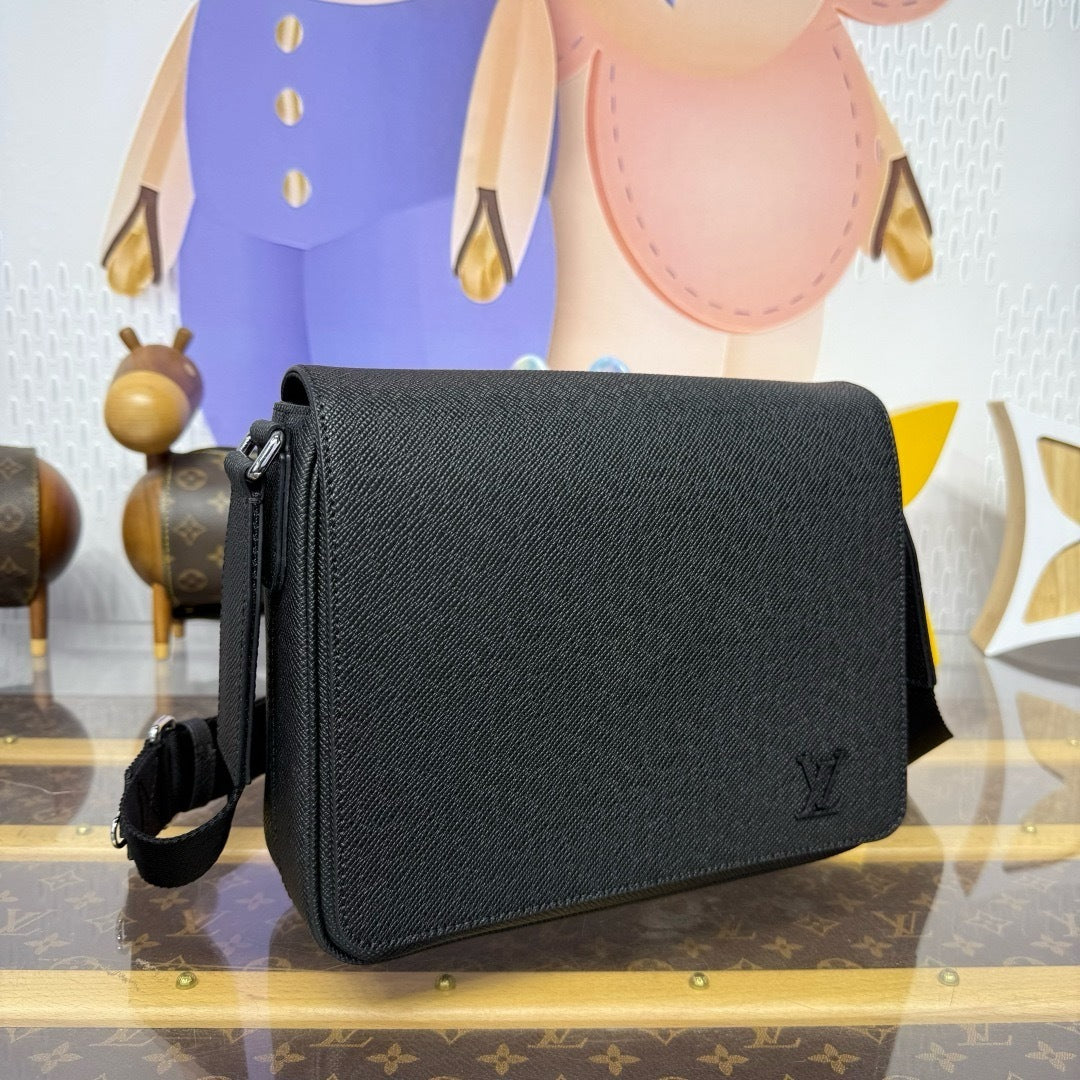 District PM Messenger Bag
