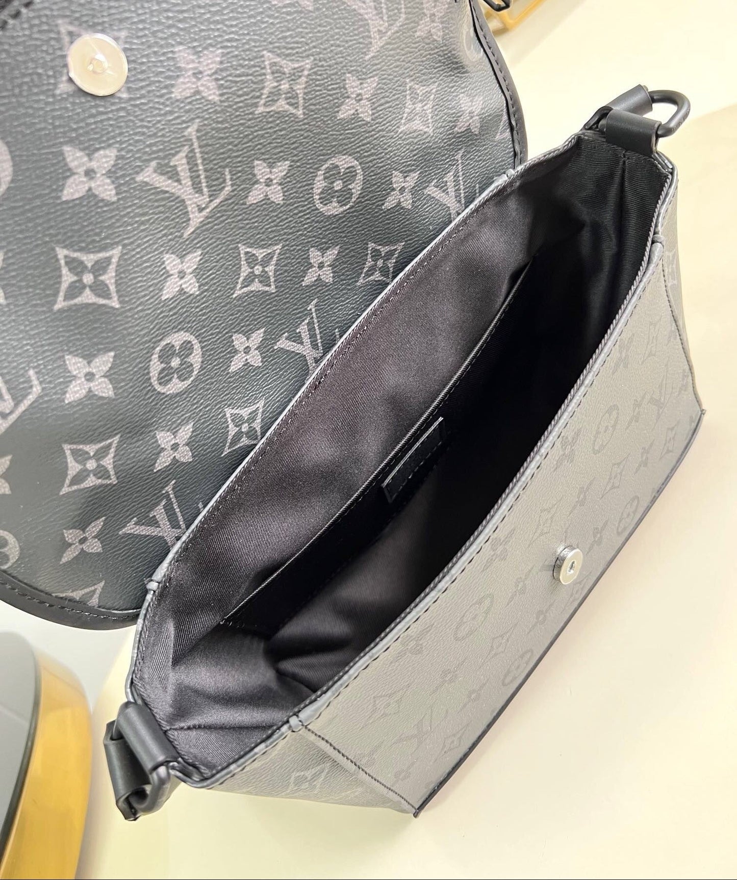 Pulse Messenger Bag