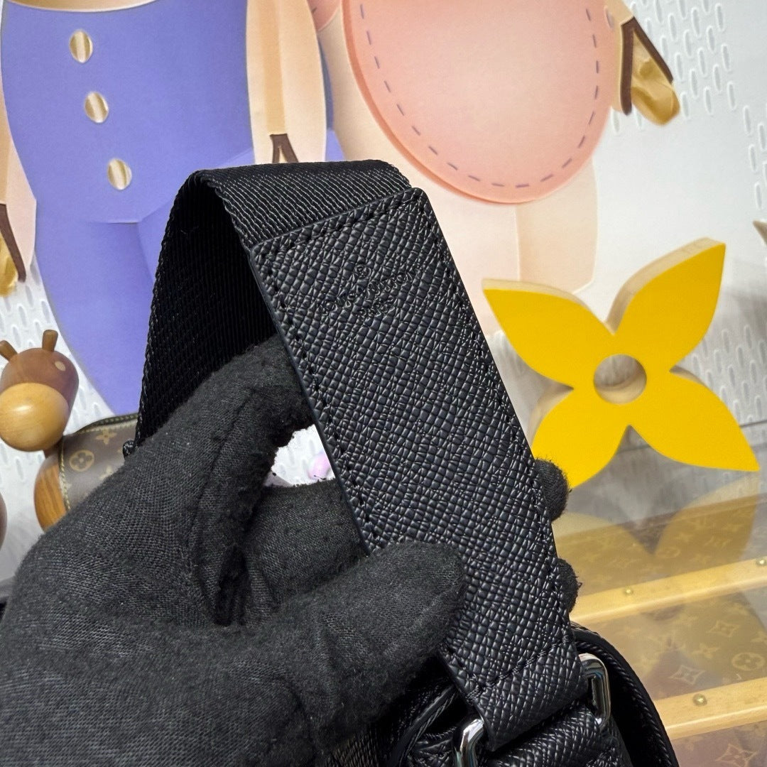 District PM Messenger Bag