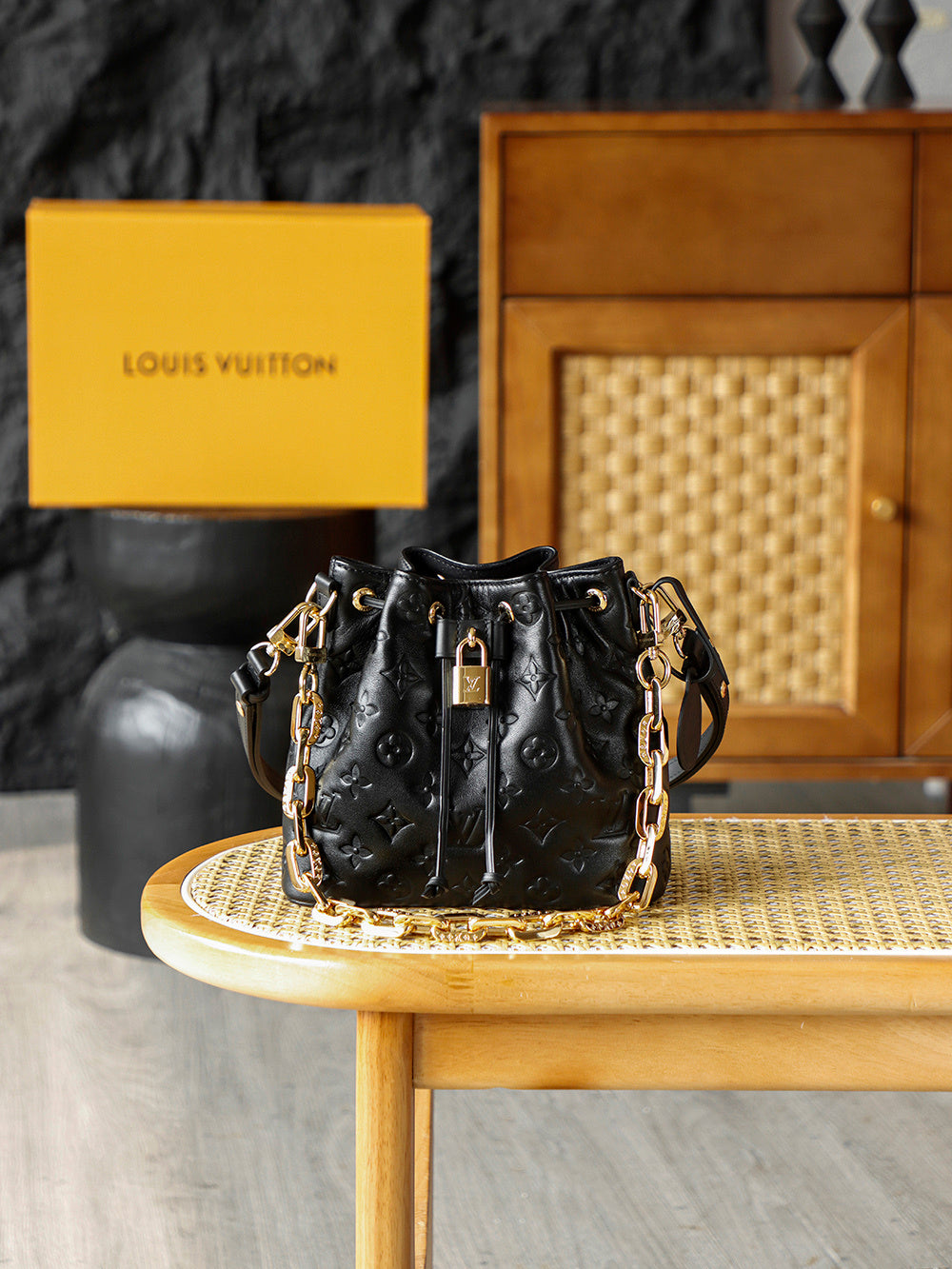 Coussin Bucket Bag (M26216)