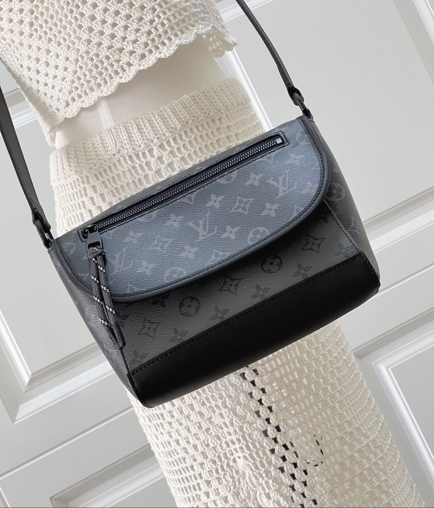 Pulse Messenger Bag