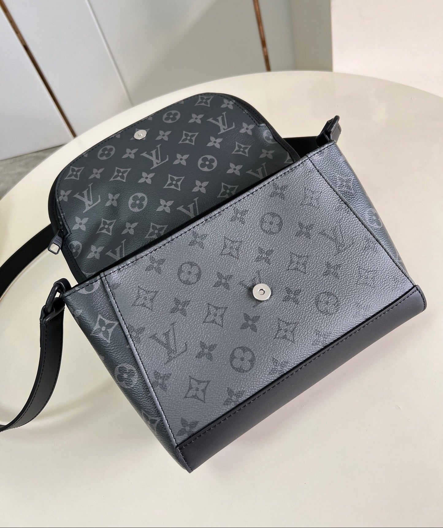 Pulse Messenger Bag