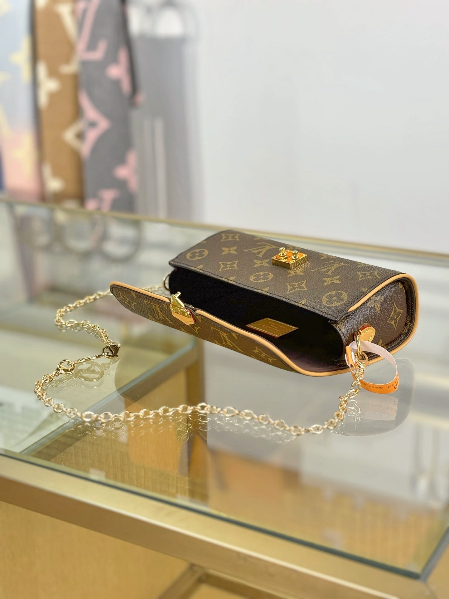 LV Pochette Camille