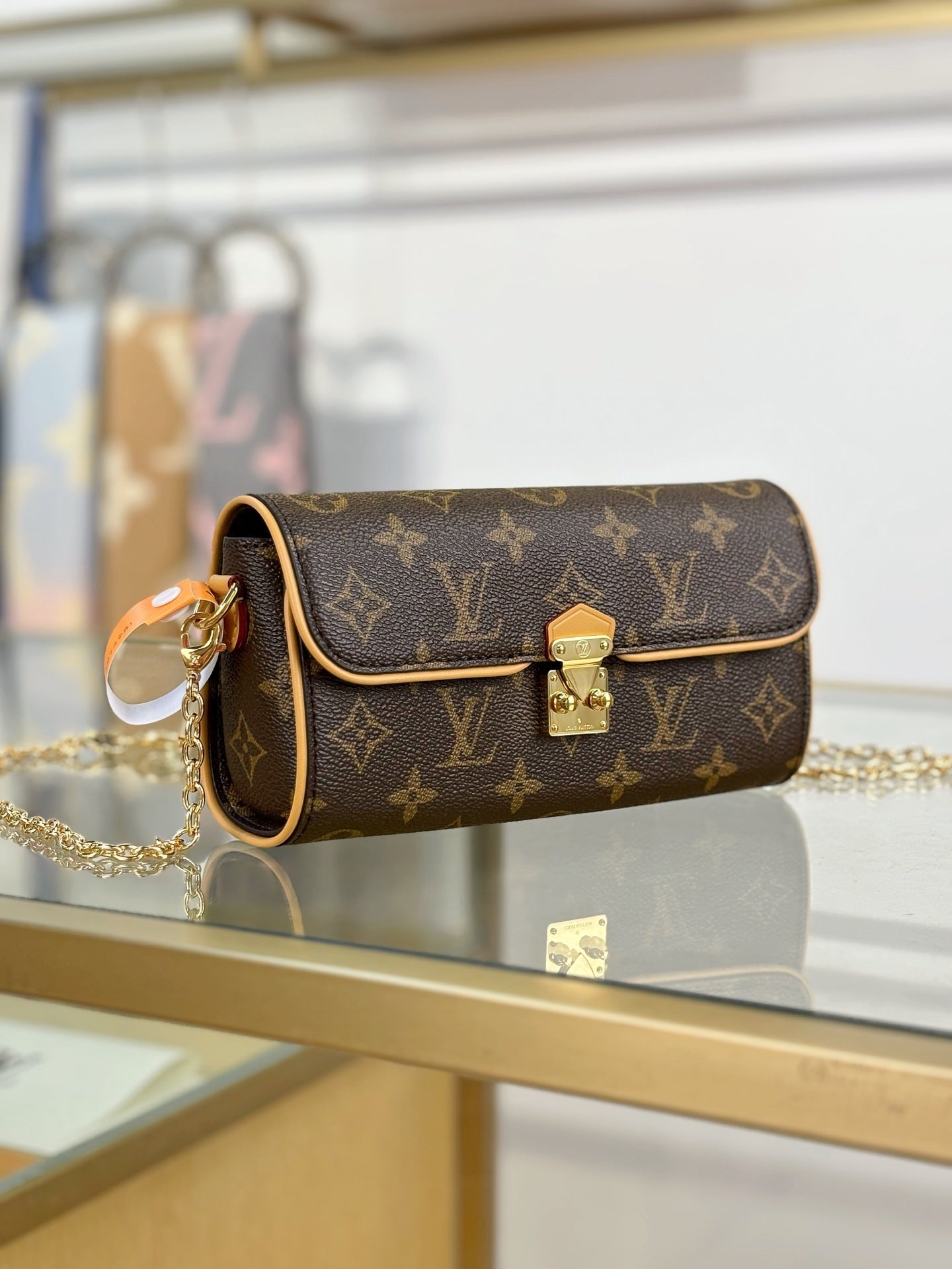 LV Pochette Camille