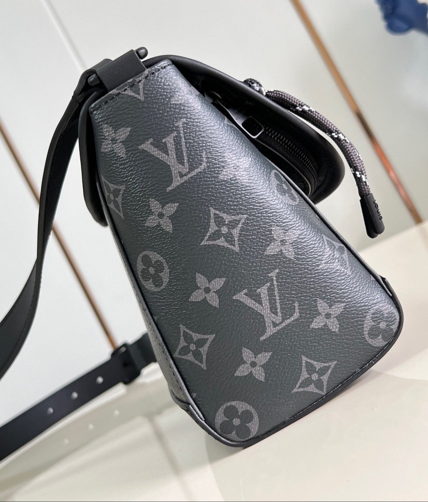 Pulse Messenger Bag