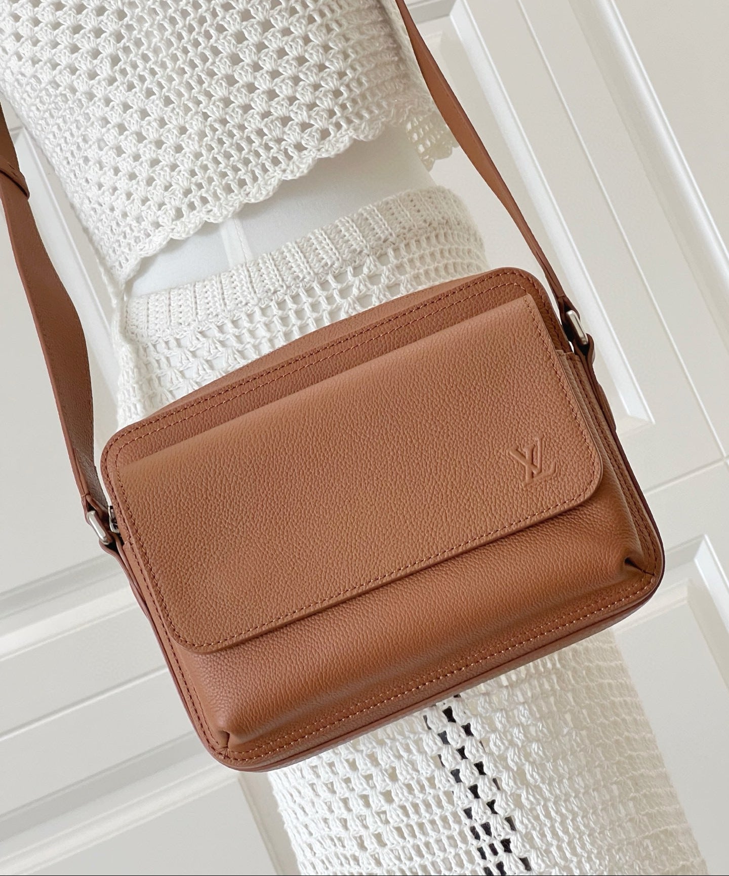 LV Boarding Messenger Bag (M25981)