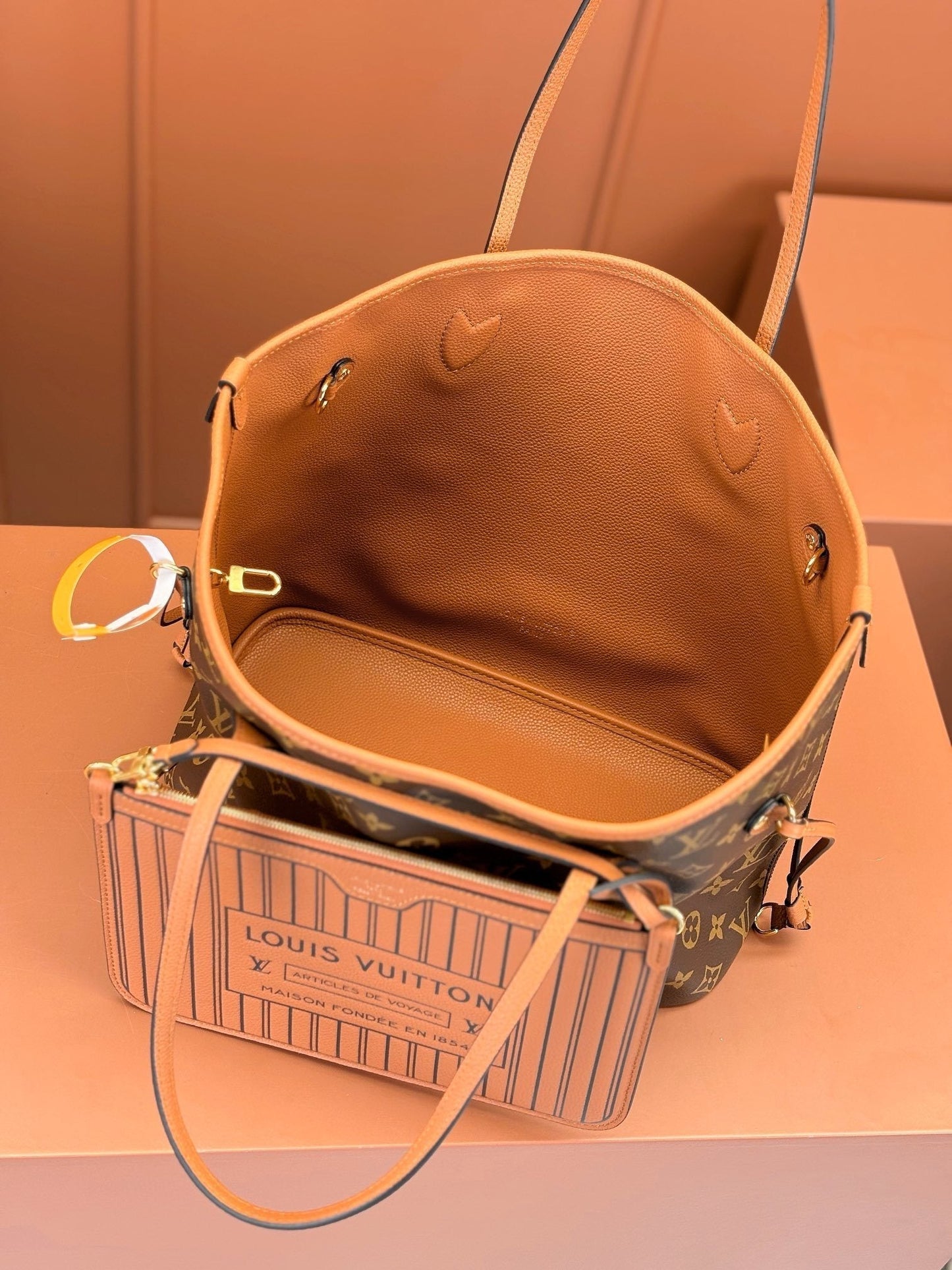 Neverfull Bandoulière Inside Out BB Bag