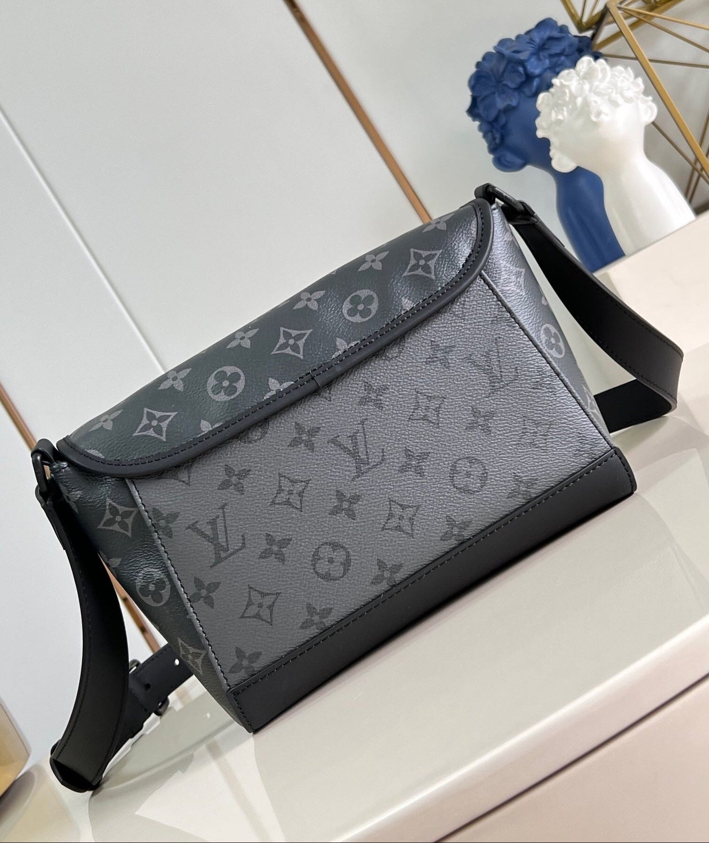 Pulse Messenger Bag