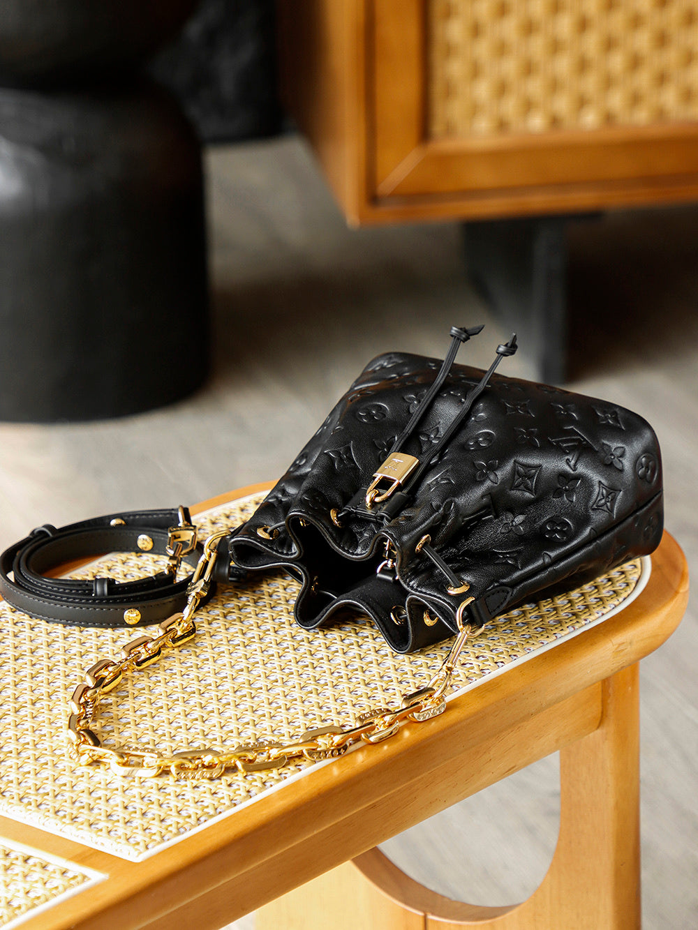 Coussin Bucket Bag (M26216)