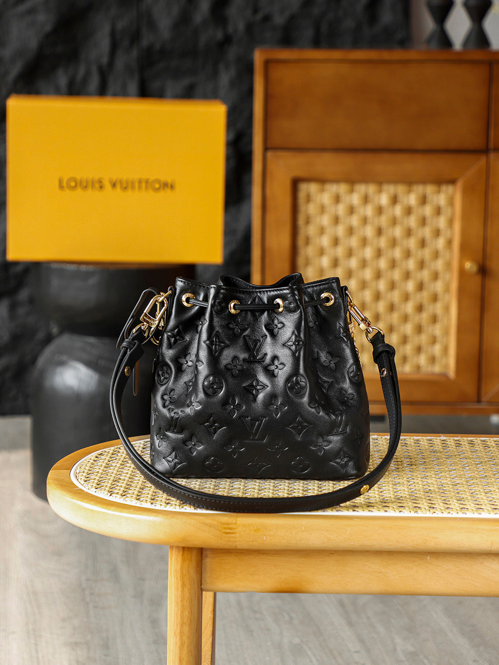 Coussin Bucket Bag (M26216)