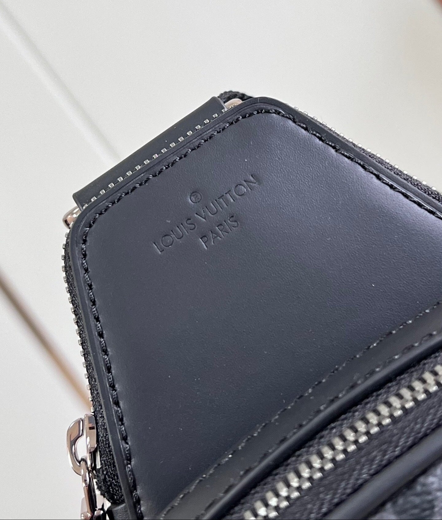 LV Avenue PM Slingbag