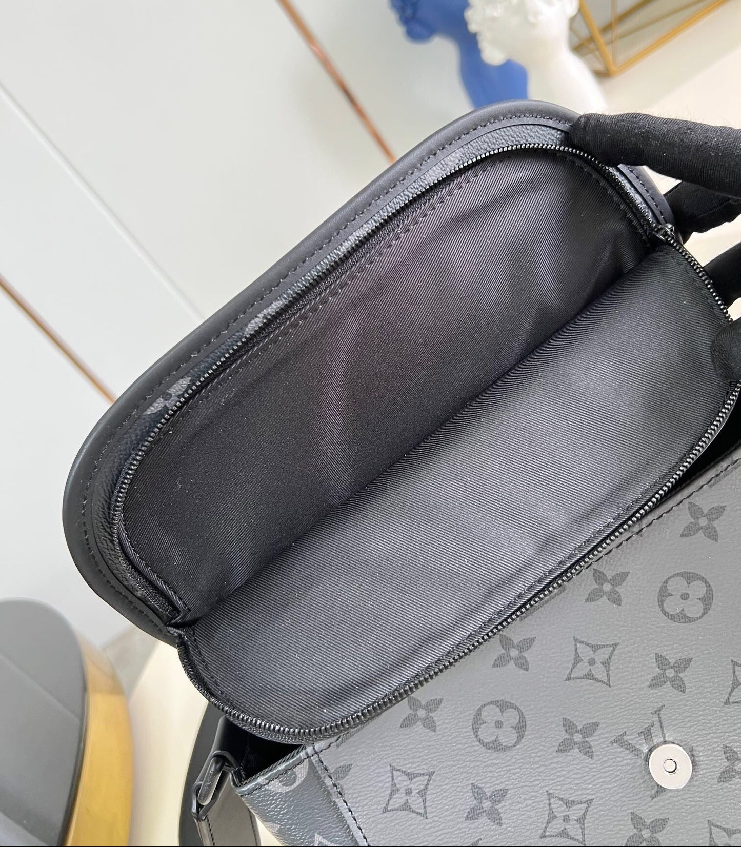 Pulse Messenger Bag