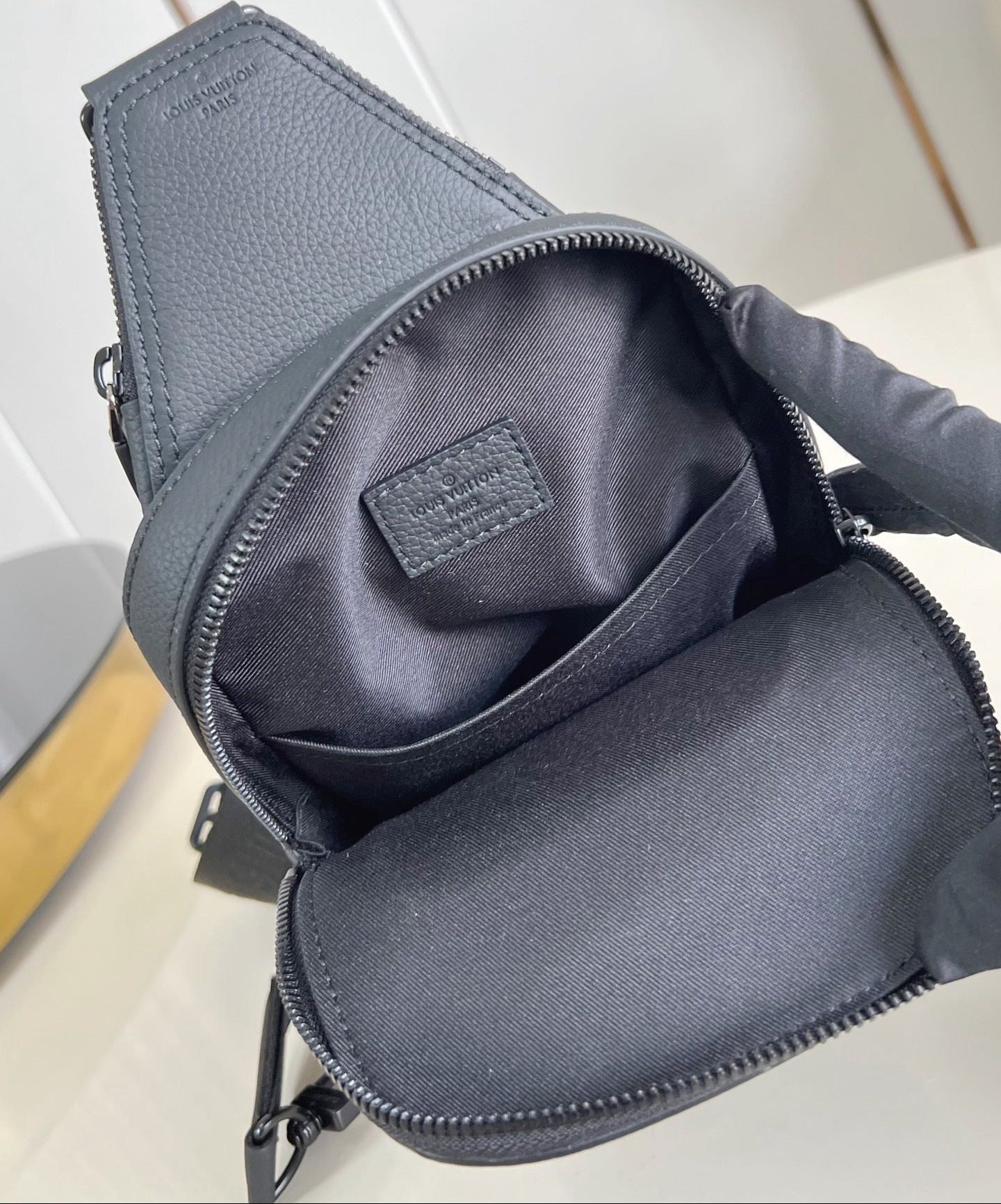 LV Avenue PM Slingbag
