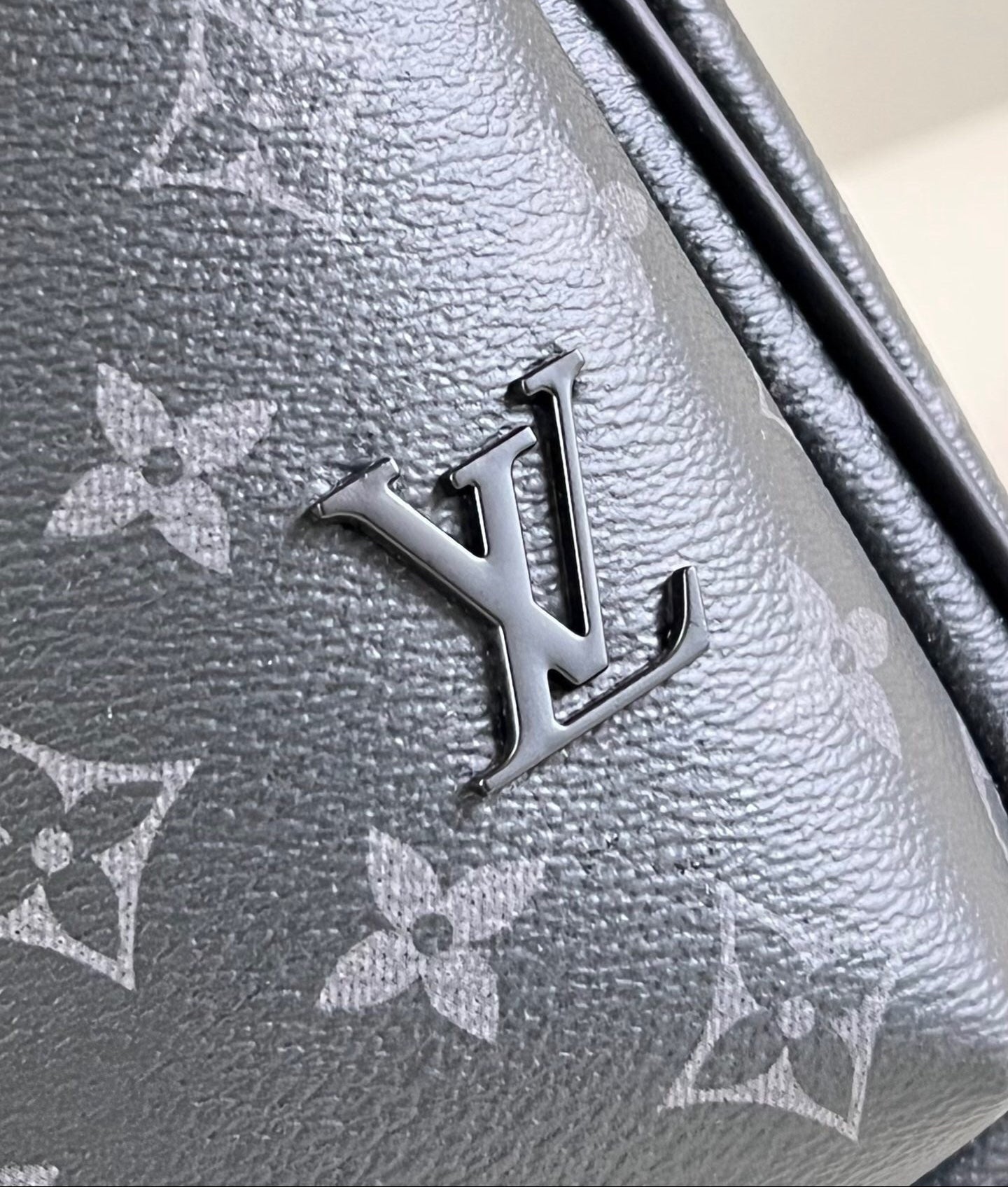 LV Avenue PM Slingbag