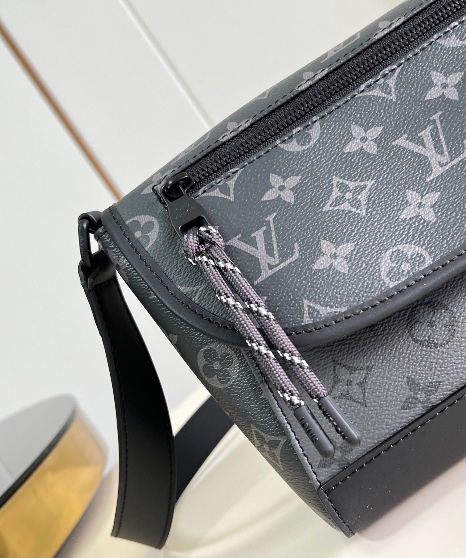 Pulse Messenger Bag (M12681)