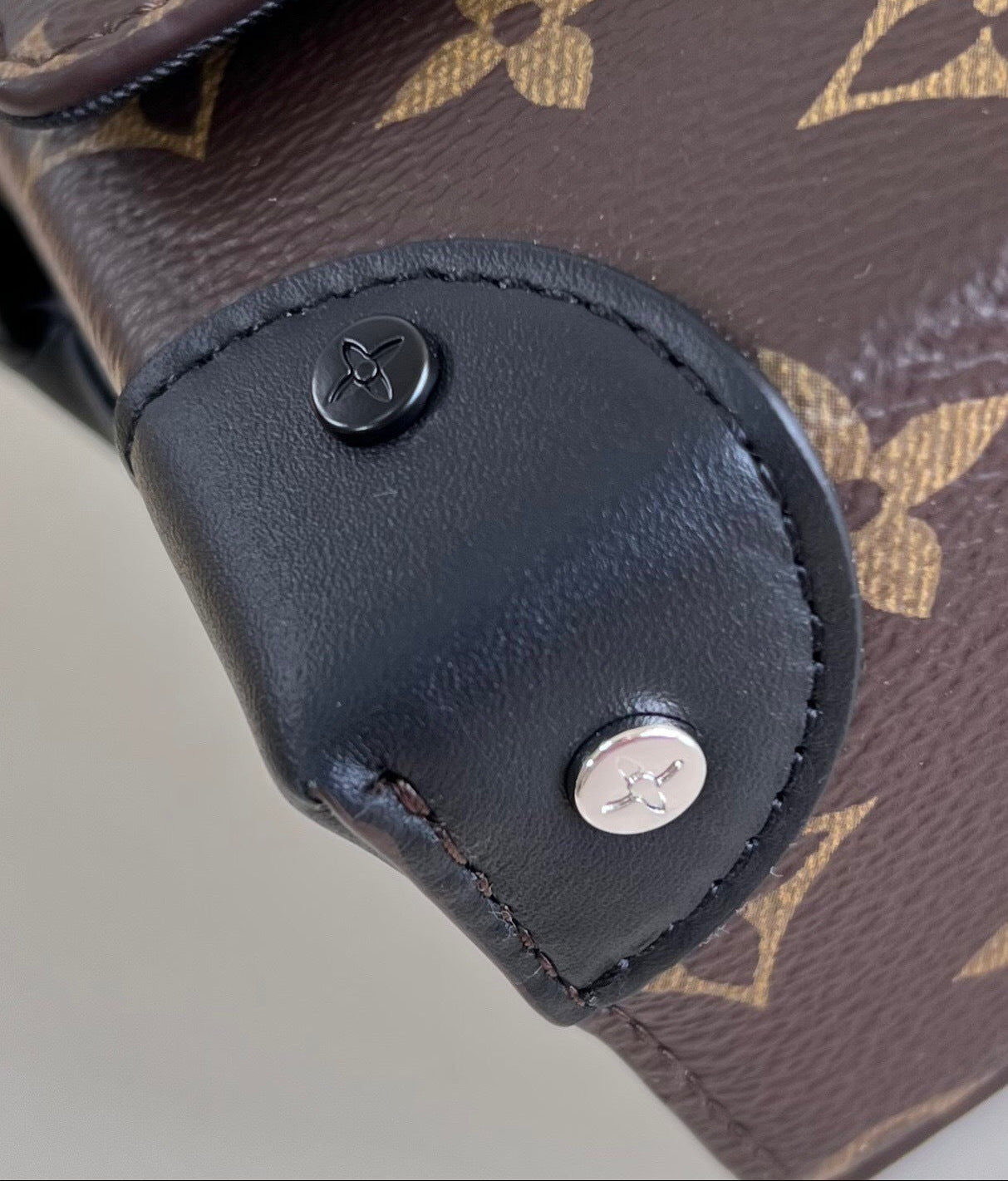 LV Steamer Wearable Wallet