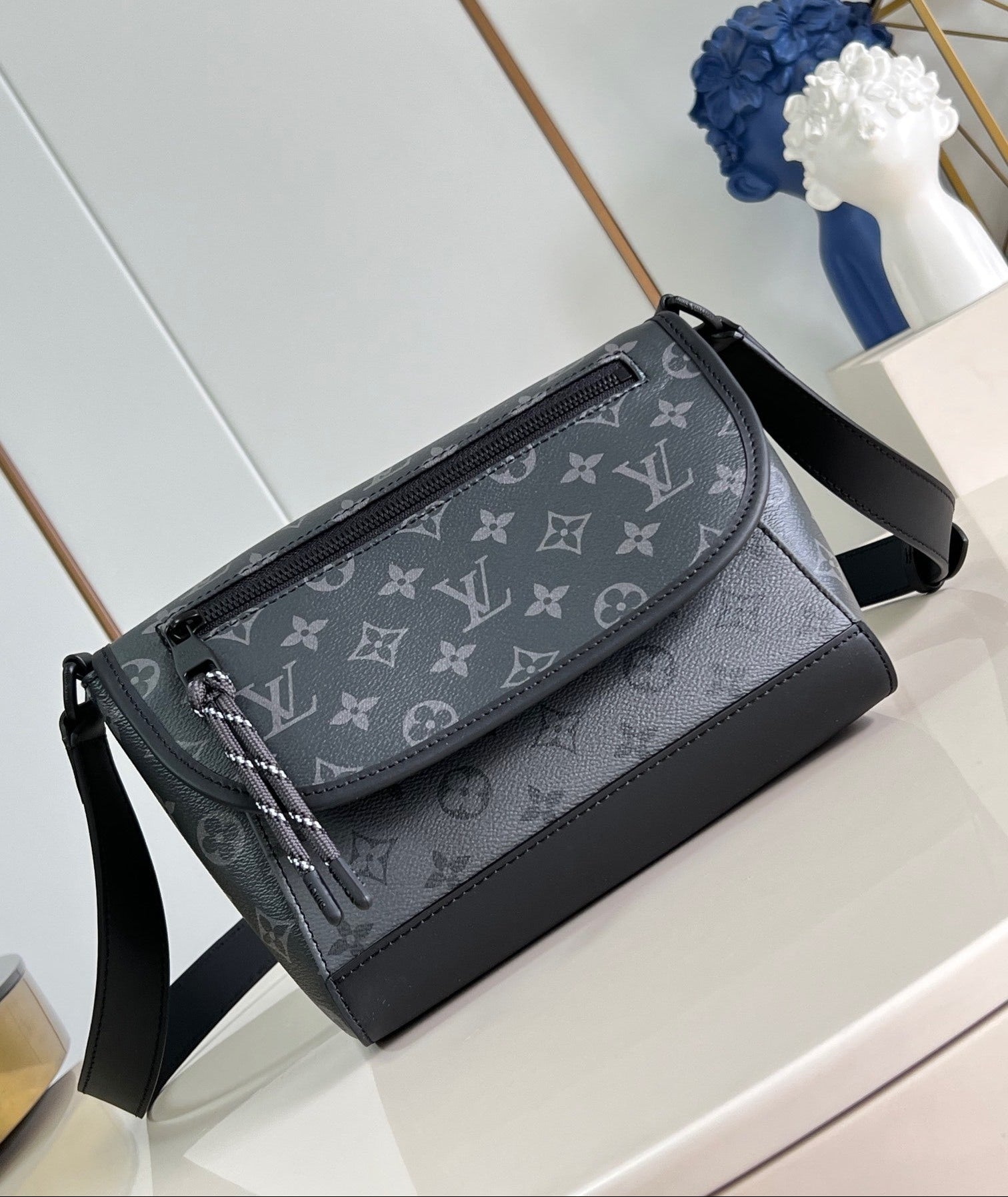 Pulse Messenger Bag (M12681)