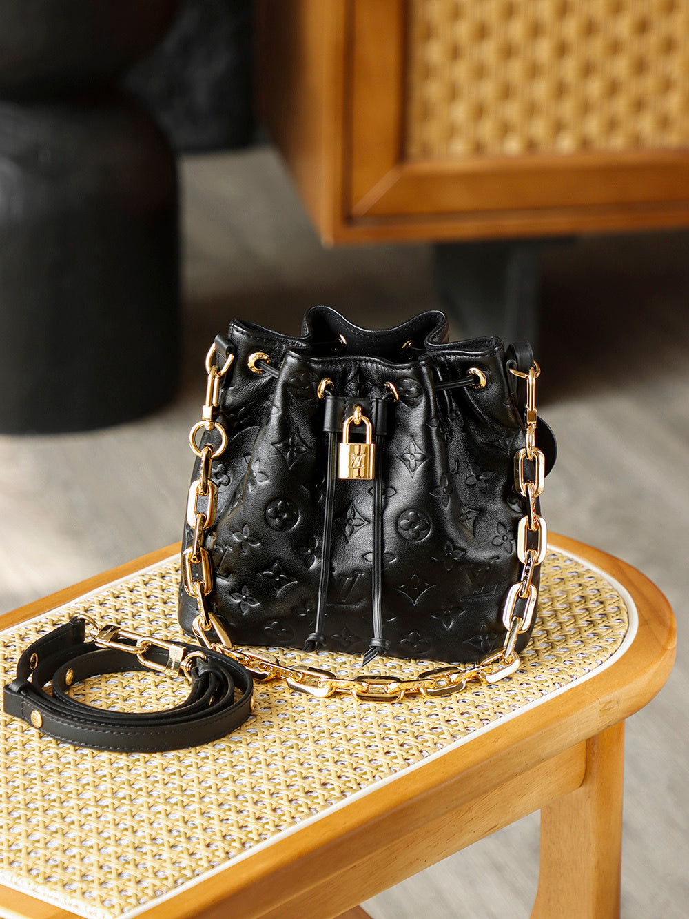 Coussin Bucket Bag (M26216)