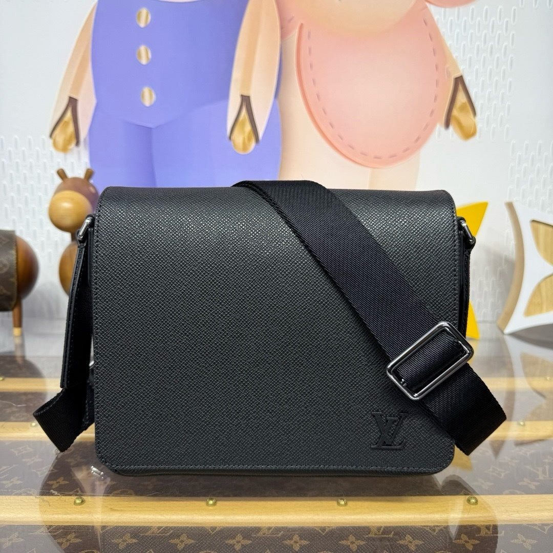 District PM Messenger Bag