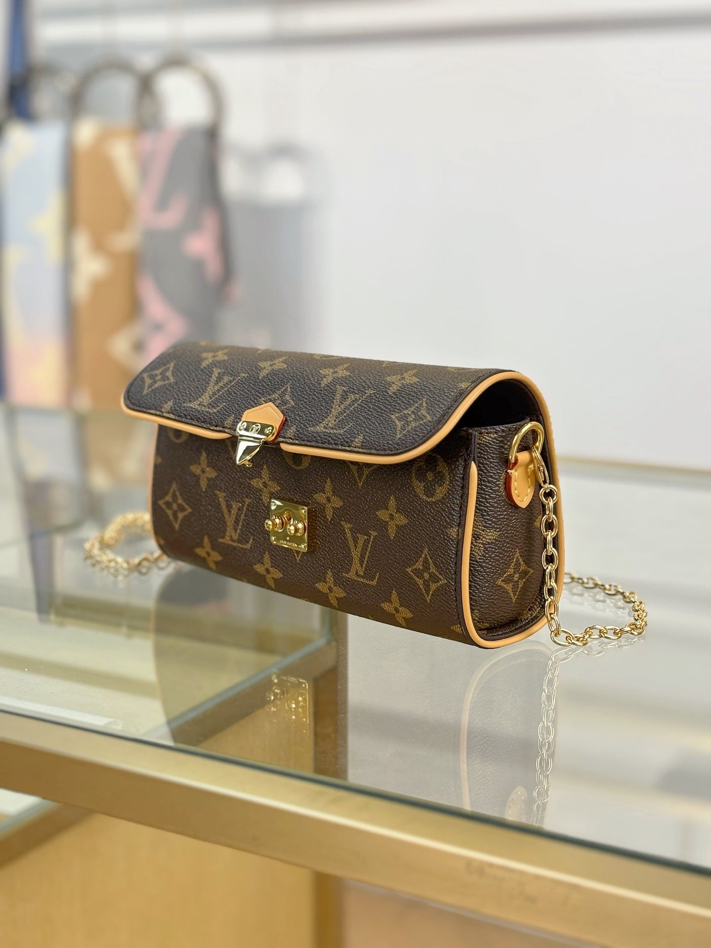 LV Pochette Camille