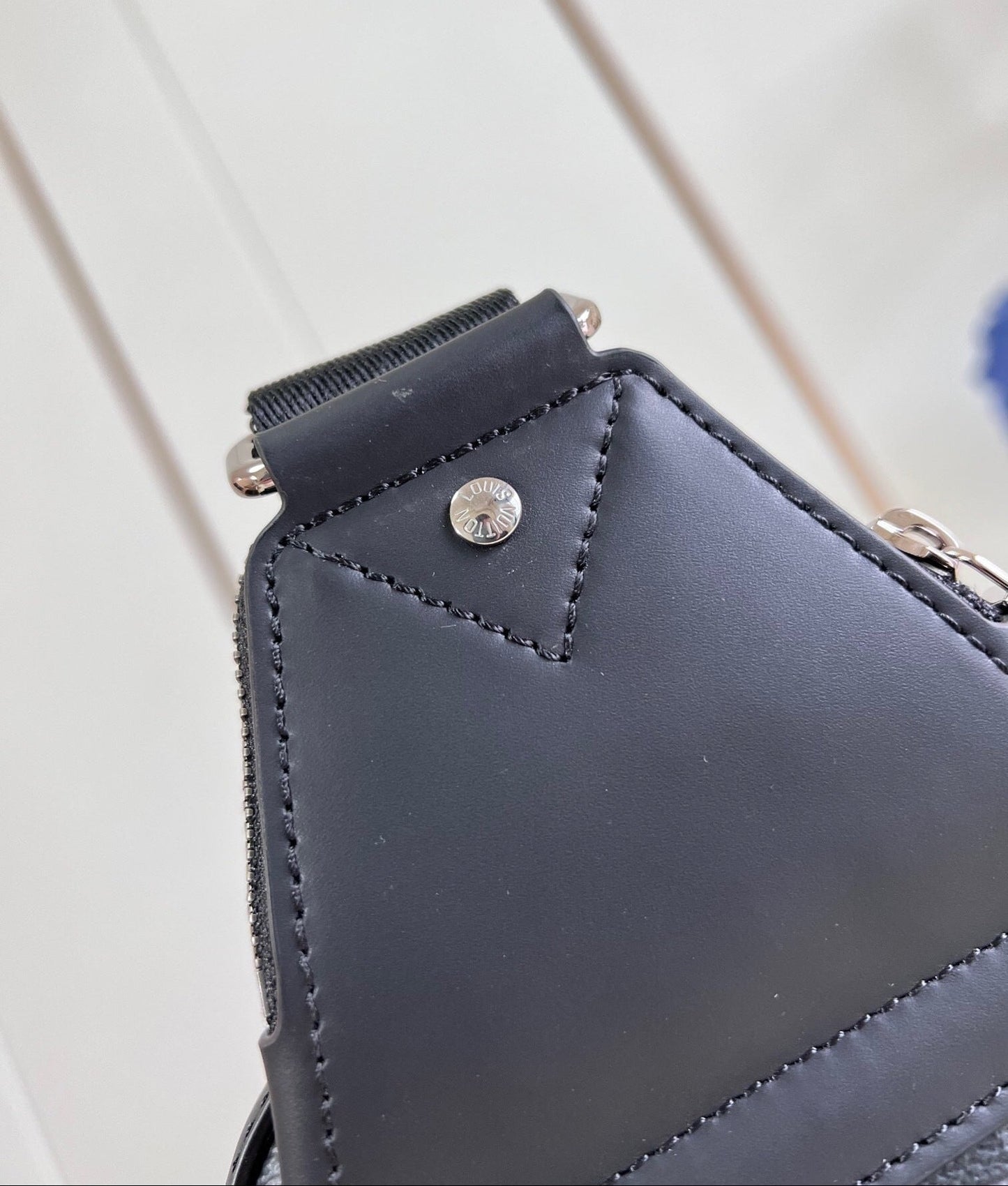 LV Avenue PM Slingbag