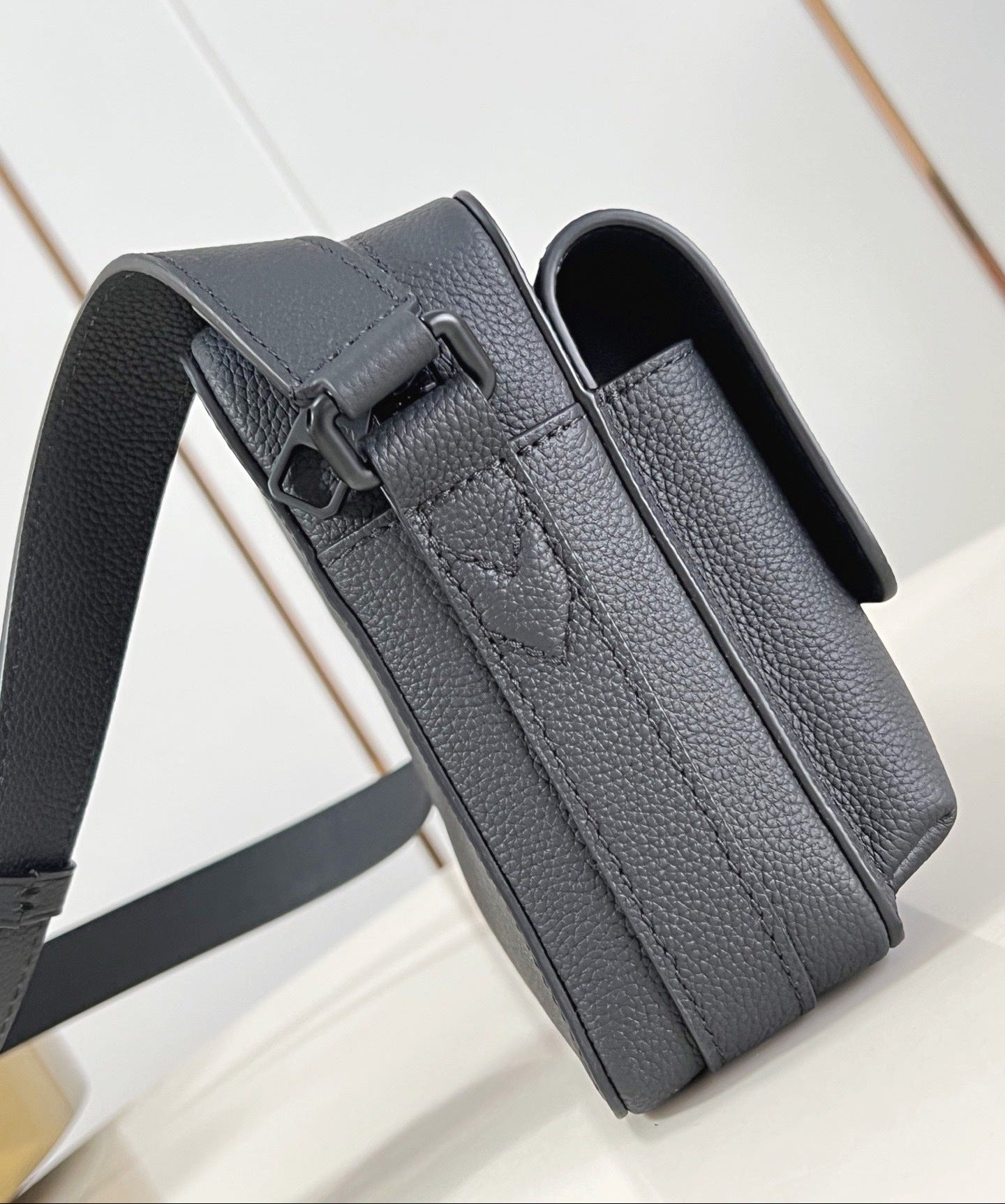 LV Boarding Messenger Bag (M15265)