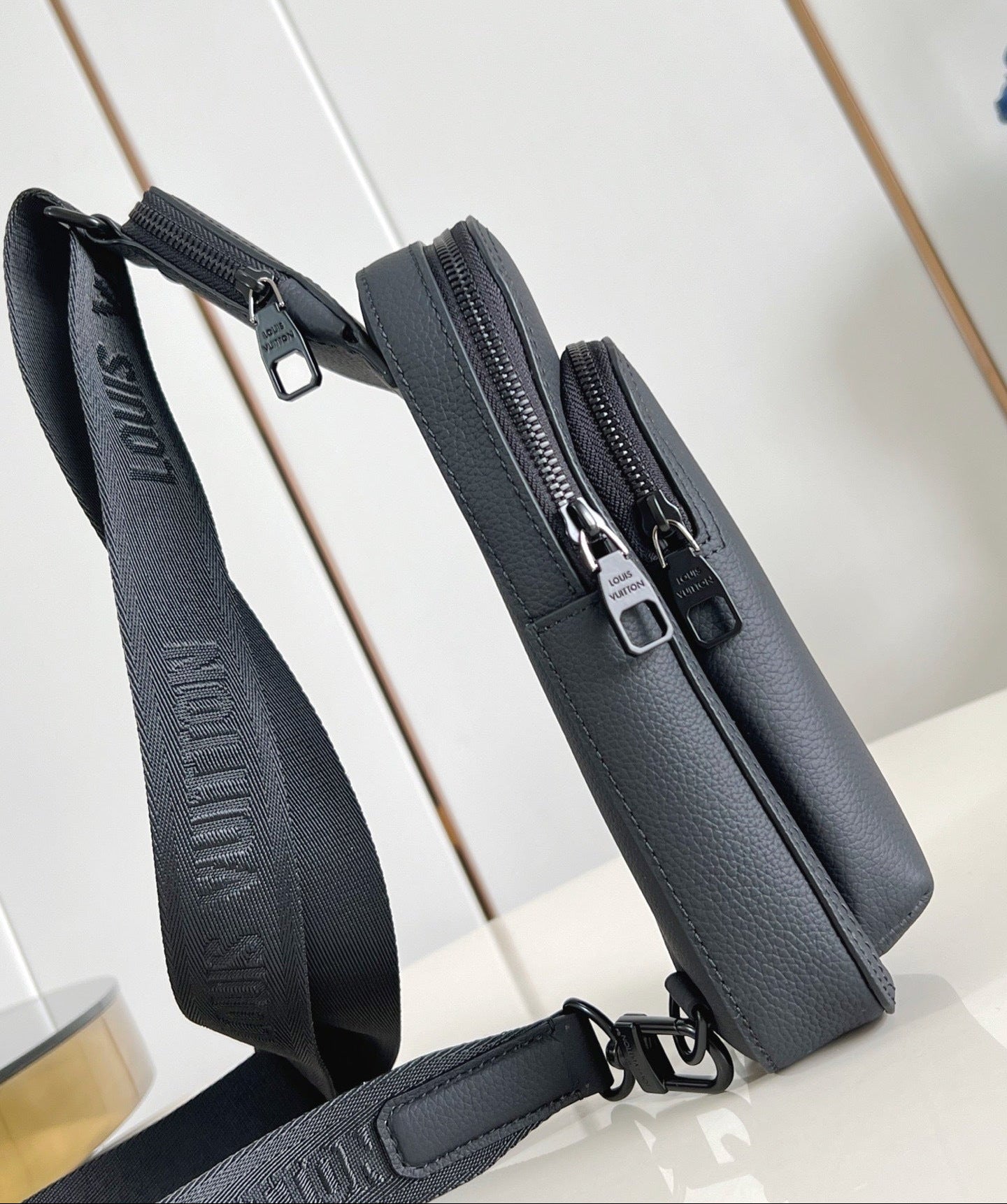 LV Avenue PM Slingbag