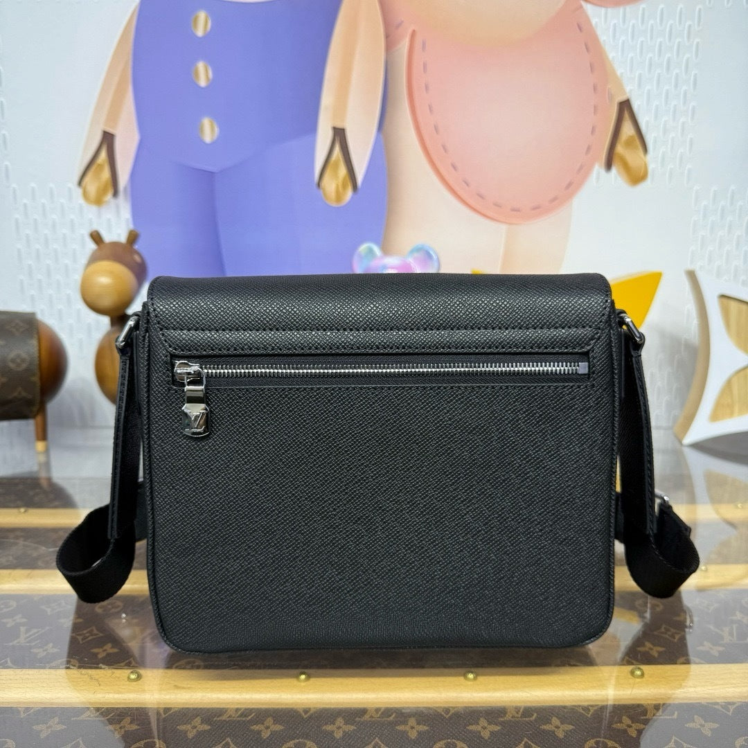 District PM Messenger Bag