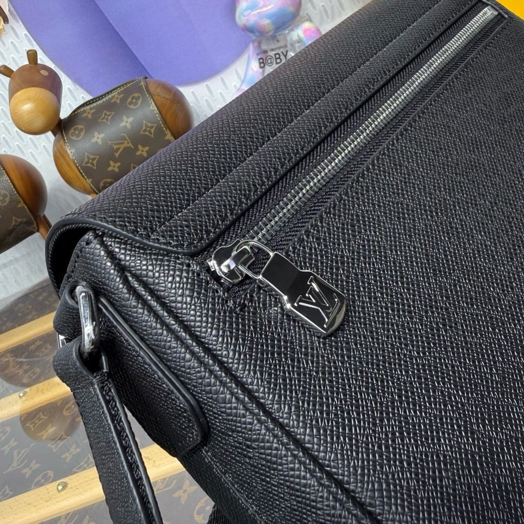 District PM Messenger Bag