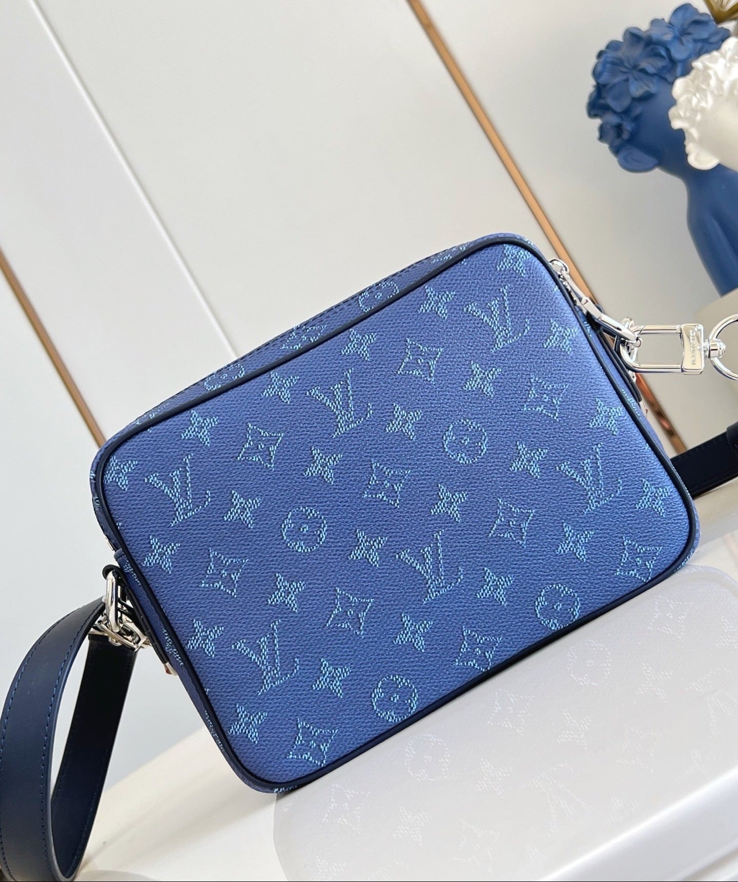 LV Nil Bag