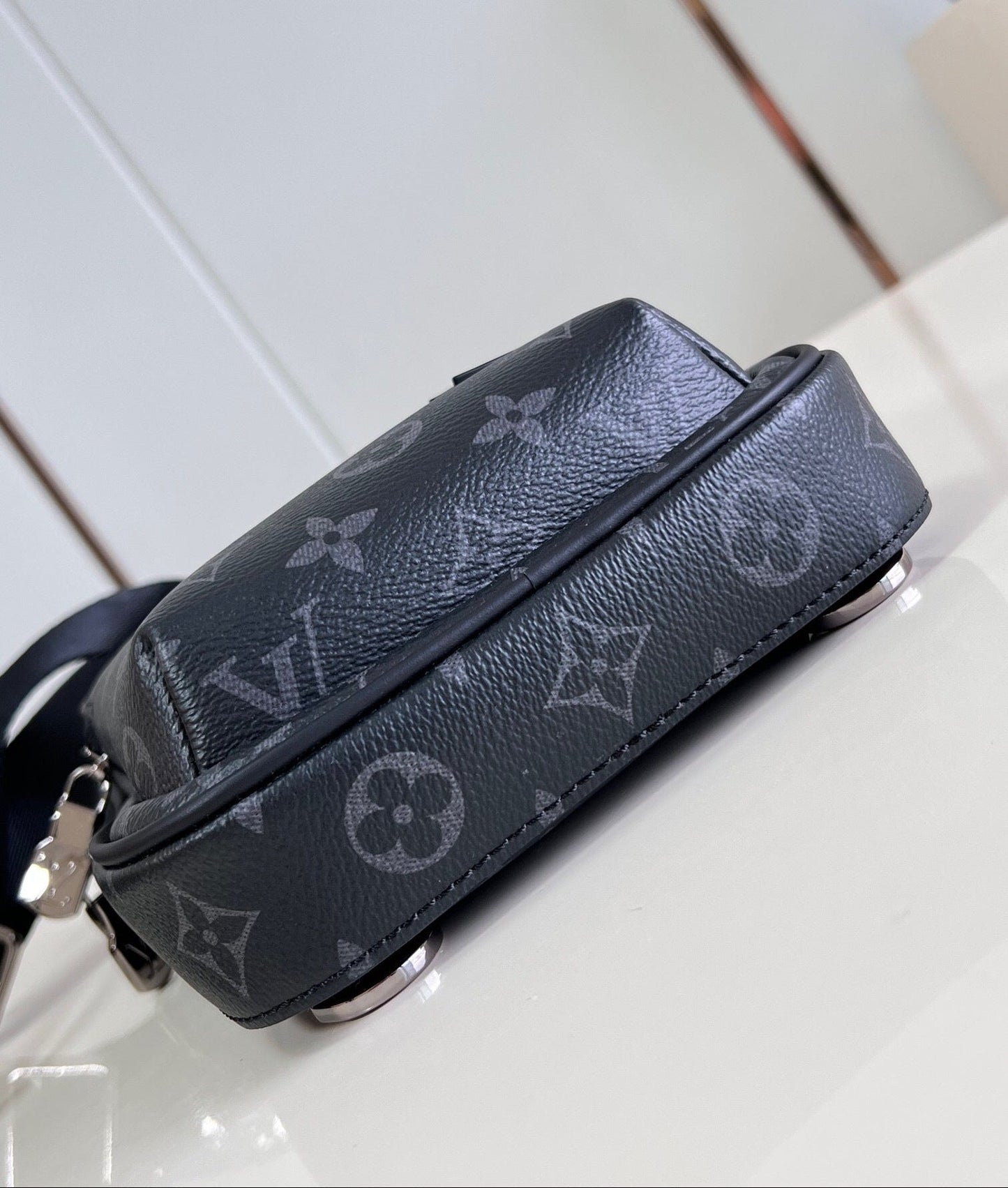 LV Avenue PM Slingbag