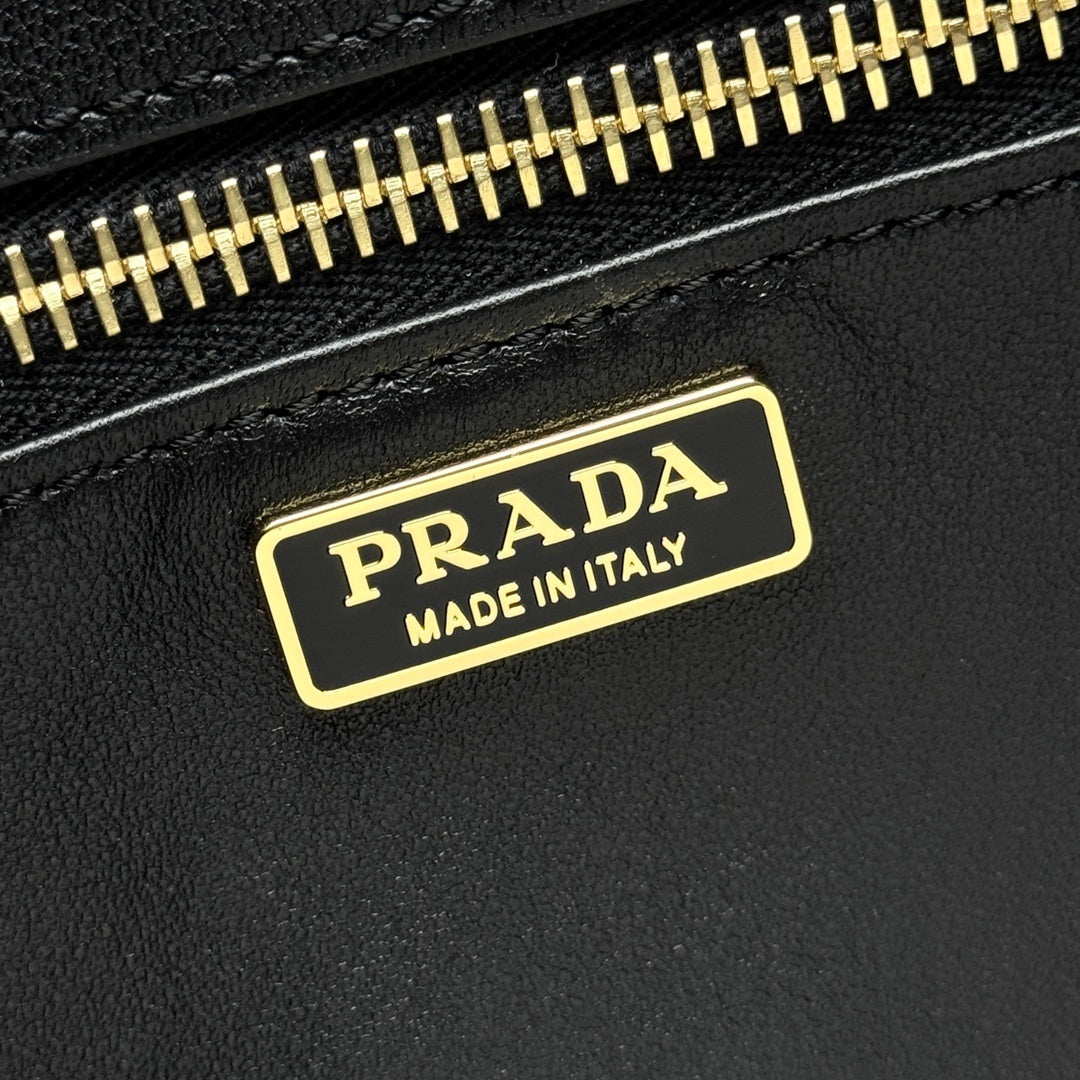 Prada Galleria medium leather bag
