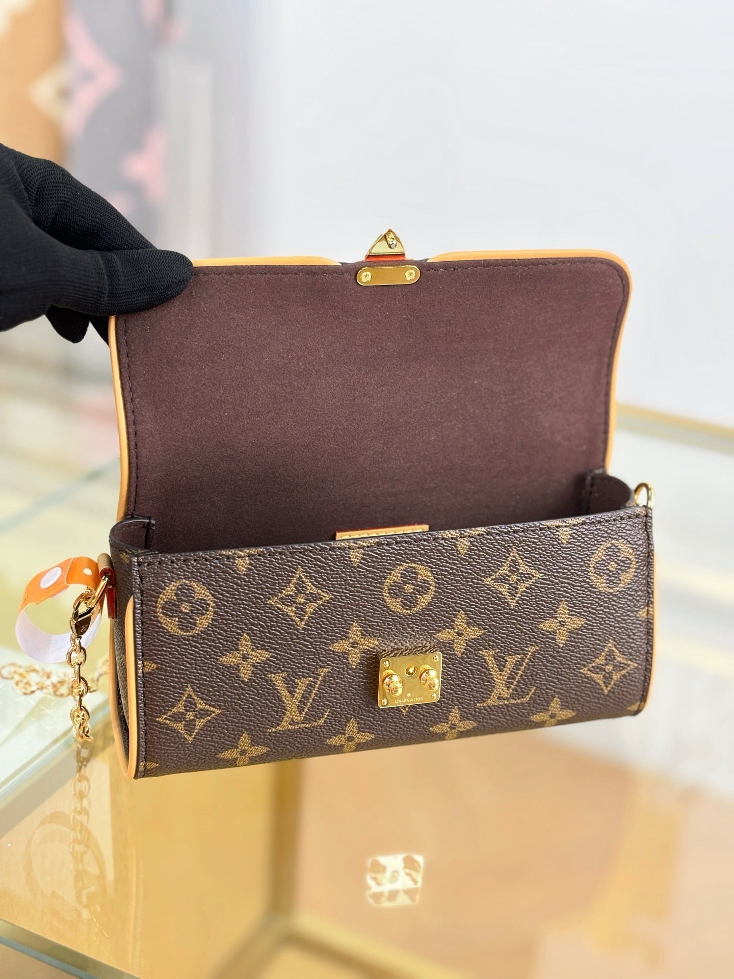 LV Pochette Camille