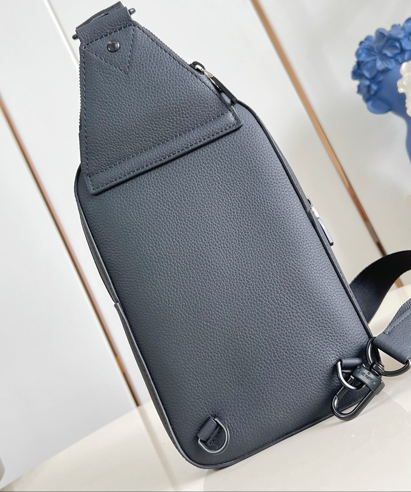 LV Avenue PM Slingbag
